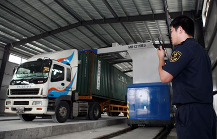 超等中国干线，让客户企业真正实现“在自家门口收发货”。